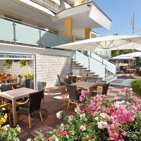 Hotel St. Moritz 3*