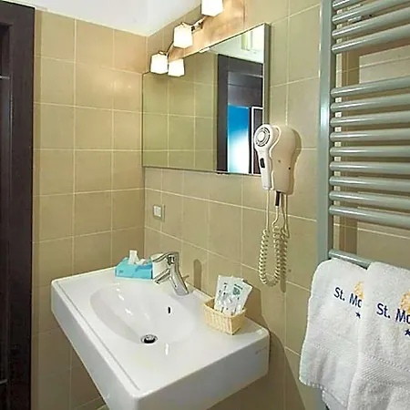 St. Moritz Hotel 3*